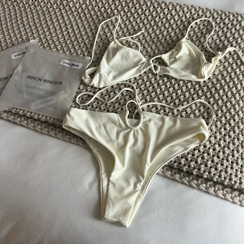 Off white Devon Windsor Lou Top and Leanne Bottom
